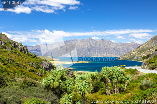 Image of lake Wanaka; New Zealand south island