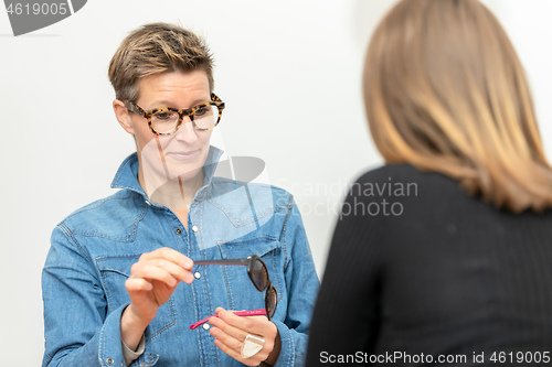 Image of friendly service at the optometry