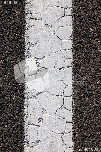 Image of markings on the o road