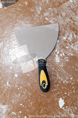 Image of metal spatula on the floor