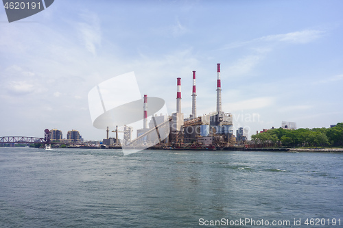 Image of East River and the Ravenswood power plant
