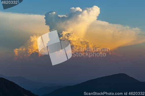 Image of Unusual cloud in the form of a nuclear explosion.