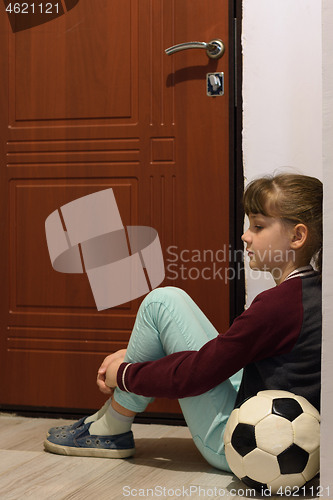 Image of Girl sitting in the hallway and waiting for the end of quarantine