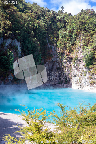 Image of volcanic lake at waimangu