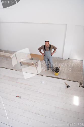 Image of worker installing the ceramic wood effect tiles on the floor