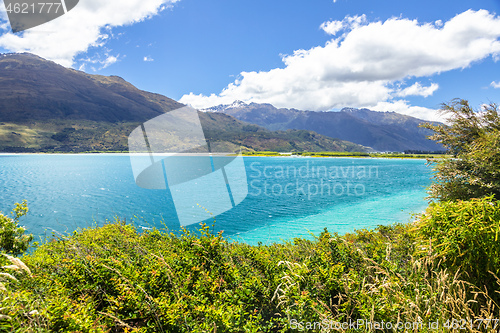 Image of lake Wanaka; New Zealand south island