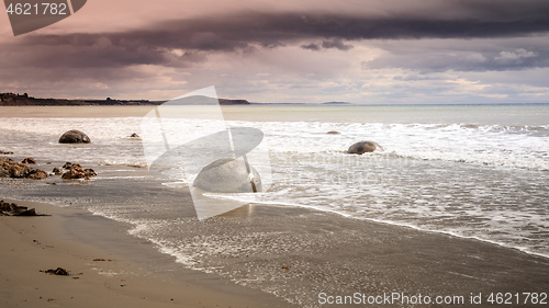 Image of boulders at the beach of Moeraki New Zealand
