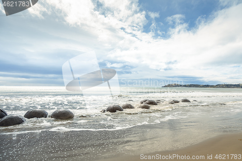 Image of boulders at the beach of Moeraki New Zealand