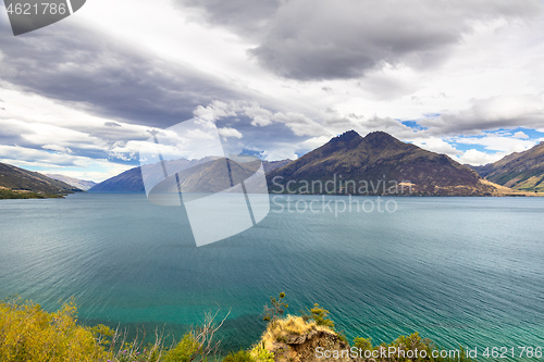 Image of lake Wakatipu in south New Zealand