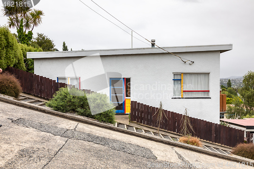 Image of a house at the very steep Baldwin Road