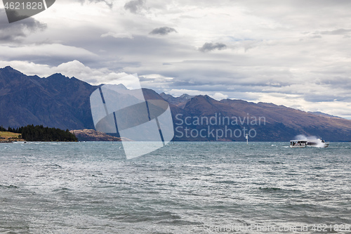 Image of lake Wakatipu in south New Zealand