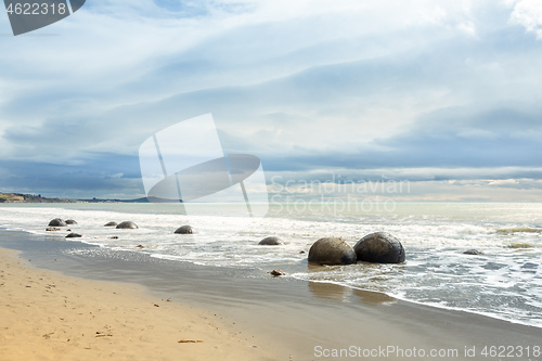 Image of boulders at the beach of Moeraki New Zealand