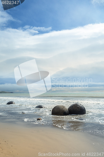 Image of boulders at the beach of Moeraki New Zealand