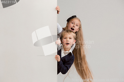 Image of Banner with a surprised children peeking at the edge
