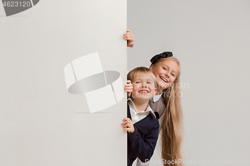 Image of Banner with a surprised children peeking at the edge