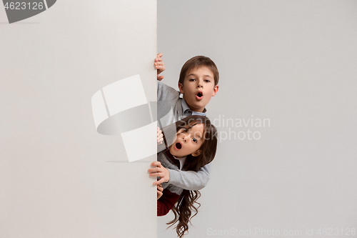 Image of Banner with a surprised children peeking at the edge