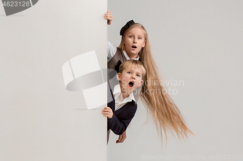 Image of Banner with a surprised children peeking at the edge