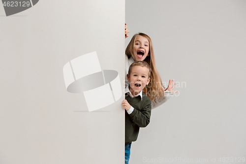 Image of Banner with a surprised children peeking at the edge