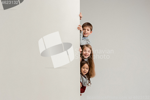 Image of Banner with a surprised children peeking at the edge