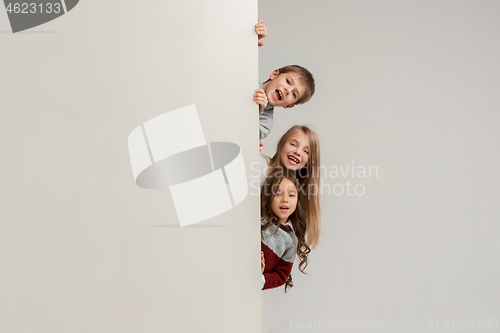 Image of Banner with a surprised children peeking at the edge