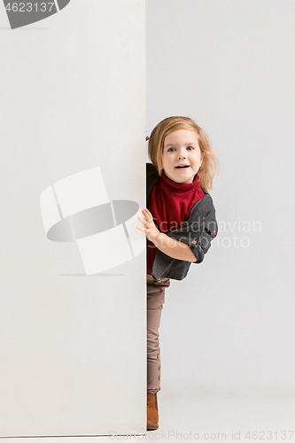 Image of Banner with a surprised child peeking at the edge