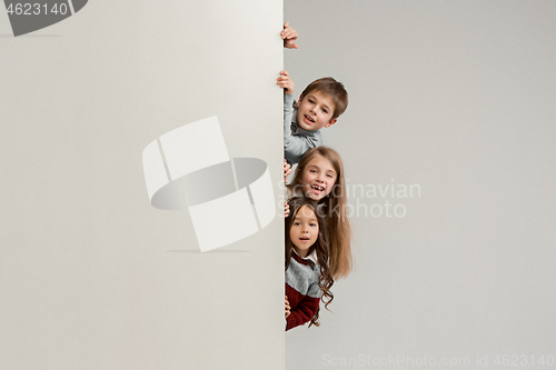 Image of Banner with a surprised children peeking at the edge