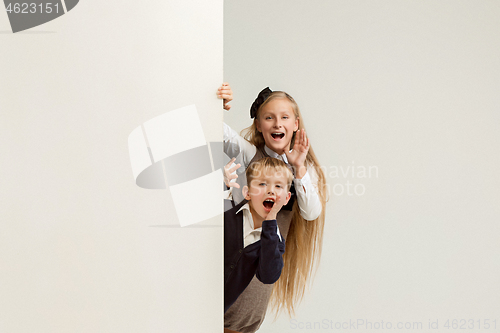 Image of Banner with a surprised children peeking at the edge