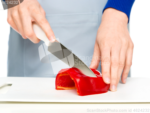 Image of Cook is chopping bell pepper