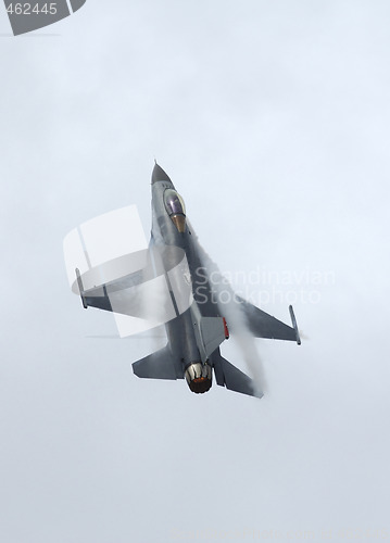 Image of F-16 in airshow