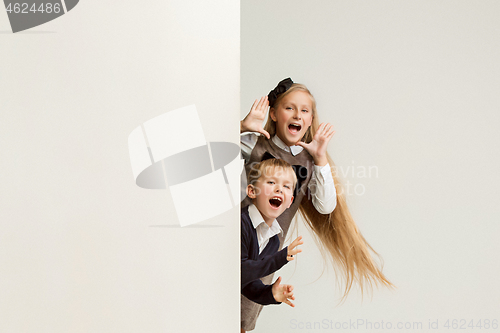 Image of Banner with a surprised children peeking at the edge