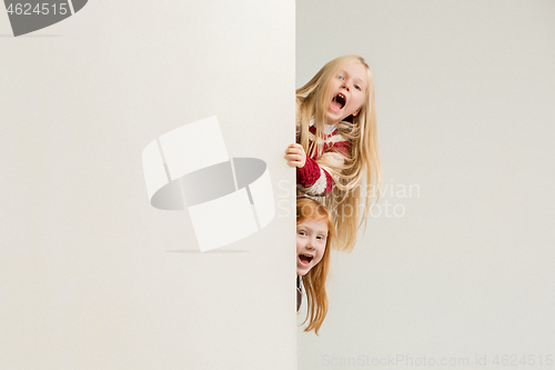 Image of Banner with a surprised children peeking at the edge