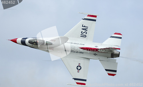 Image of F-16 solo of Thunderbirds 