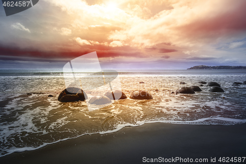 Image of boulders at the beach of Moeraki New Zealand