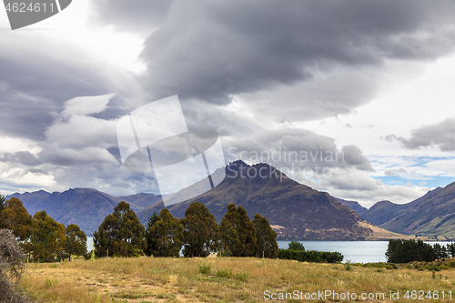 Image of lake Wakatipu in south New Zealand