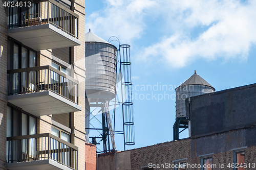 Image of typical water tank on the roof of a building in New York City