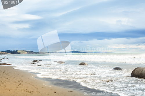 Image of boulders at the beach of Moeraki New Zealand