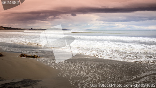 Image of boulders at the beach of Moeraki New Zealand