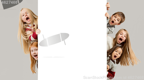 Image of Banner with a surprised children peeking at the edge