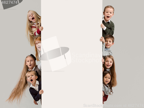 Image of Banner with a surprised children peeking at the edge