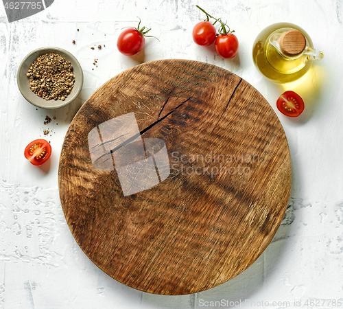 Image of empty wooden cutting board