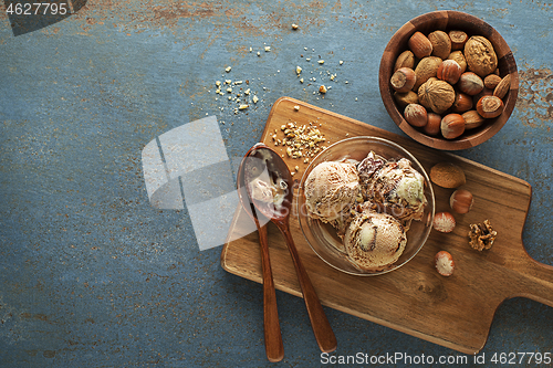 Image of Ice cream scoop nuts