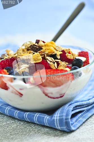 Image of Yogurt with berries and granola