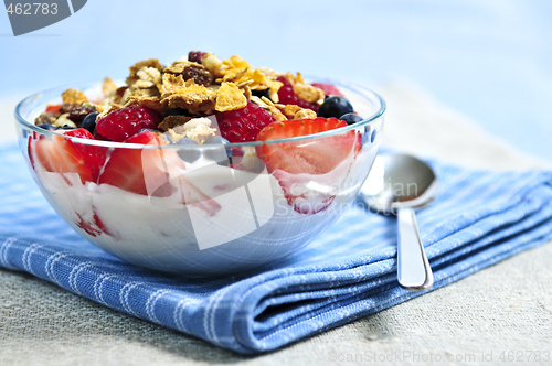 Image of Yogurt with berries and granola