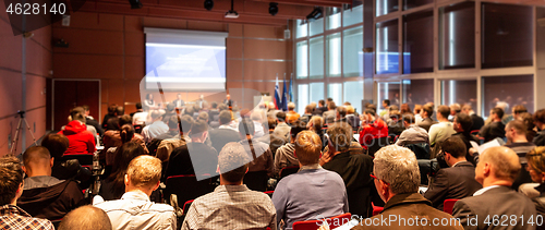 Image of Speaker giving presentation on business conference meeting.