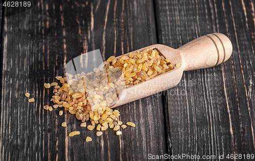 Image of Dry bulgur in the scoop