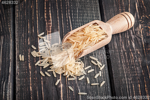 Image of Long rice in wooden scoop