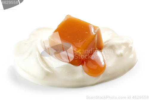 Image of greek yogurt and caramel