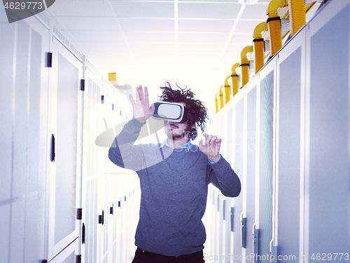 Image of IT engeneer using virtual reality headset