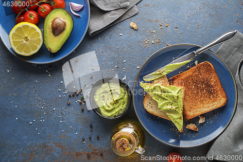 Image of Guacamole sauce with avocado