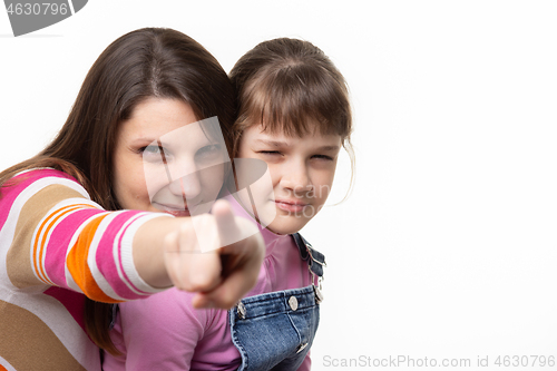 Image of Mom squints her finger at the frame, her daughter also squinted at the frame